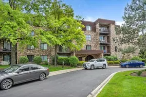 2050 Valencia Dr #305C, Northbrook, IL 60062