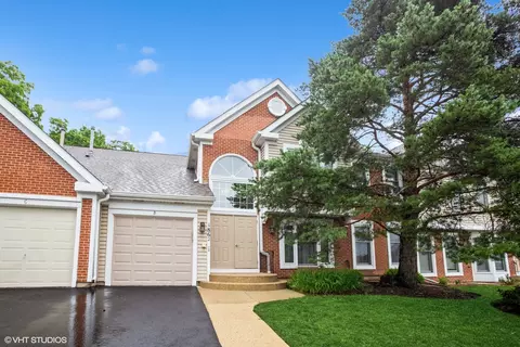 1862 Fox Run Dr #D4, Elk Grove Village, IL 60007