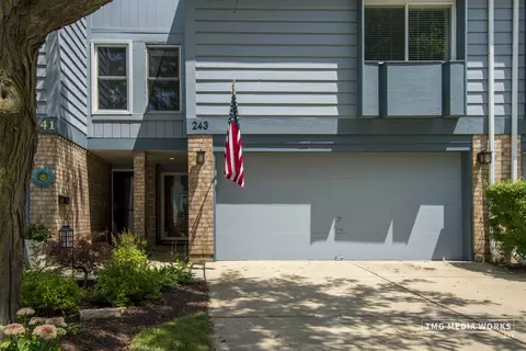 243 Lakeshore Ln, Bloomingdale, IL 60108