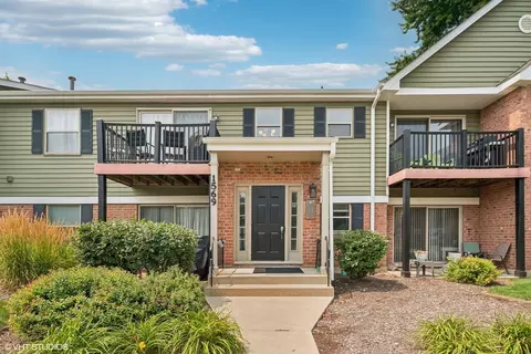1569 Raymond Dr #201, Naperville, IL 60563