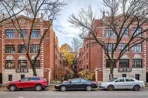 509 W Aldine Ave #2D, Chicago, IL 60657