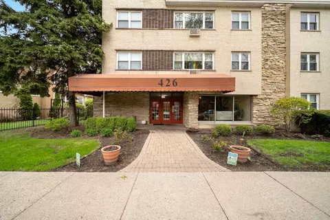426 S Lombard Ave #205, Oak Park, IL 60302