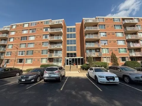 2211 S Highland Ave #5C, Lombard, IL 60148