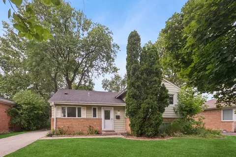 810 Clover Ct, Glenview, IL 60025