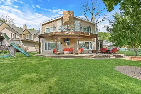 2407 N Villa Ln, Mchenry, IL 60051