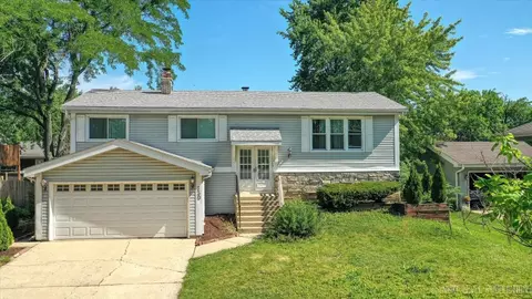 530 Cottonwood Cir, Bolingbrook, IL 60440