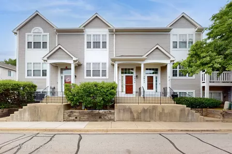 2834 Shelly Ln, Aurora, IL 60504