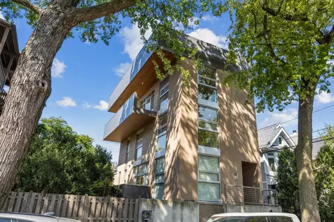 2610 N Mildred Ave #201, Chicago, IL 60614