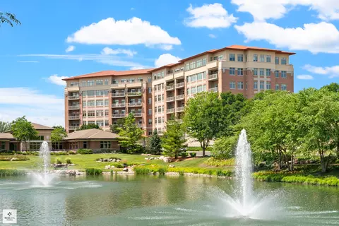 100 Prairie Park Dr #311, Wheeling, IL 60090