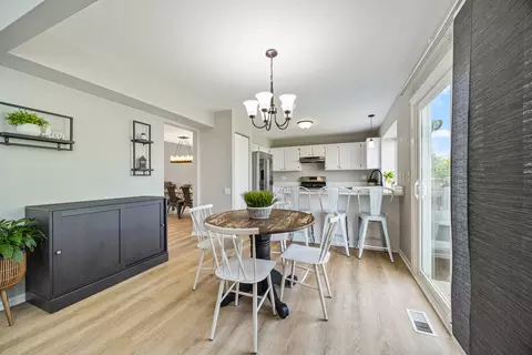 Dining - 414 Summersweet Ln, Bartlett, IL 60103 photo 3 of 3