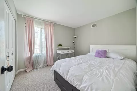 Bedroom - 414 Summersweet Ln, Bartlett, IL 60103 photo 2 of 4