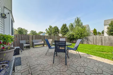 Exterior - 414 Summersweet Ln, Bartlett, IL 60103 photo 4 of 6