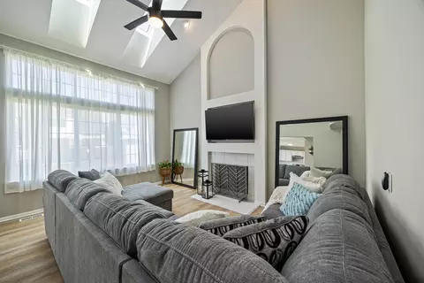 Living - 414 Summersweet Ln, Bartlett, IL 60103 photo 3 of 3