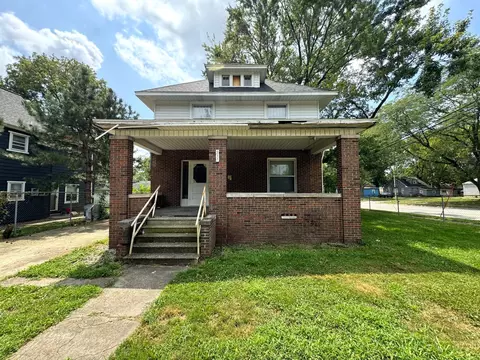211 W Beardsley Ave, Champaign, IL 61820