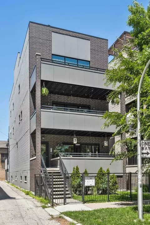 2916 W Shakespeare Ave #2, Chicago, IL 60647