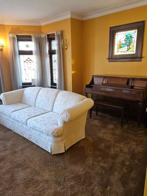Living - 2914 Maple Ave, Berwyn, IL 60402 photo 7 of 11