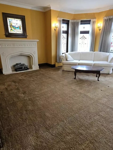 Living - 2914 Maple Ave, Berwyn, IL 60402 photo 1 of 11