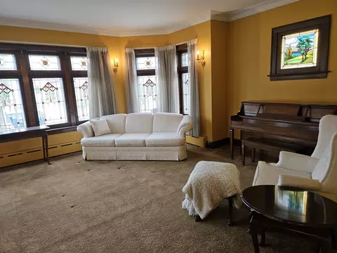 Living - 2914 Maple Ave, Berwyn, IL 60402 photo 3 of 11