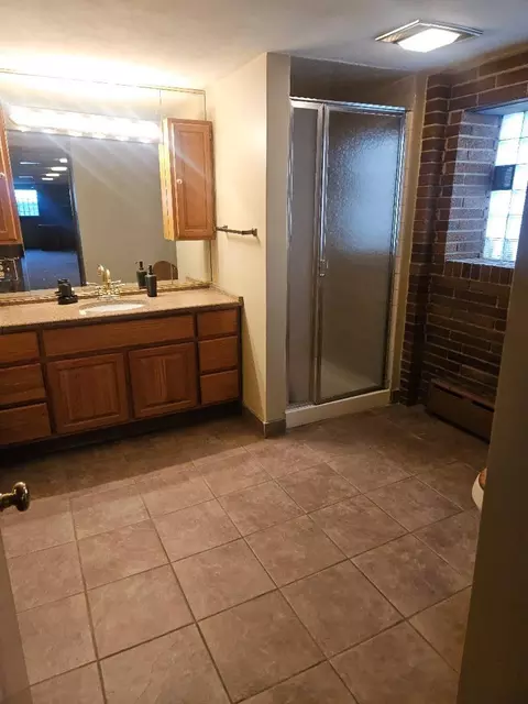 Bath - 2914 Maple Ave, Berwyn, IL 60402 photo 4 of 4