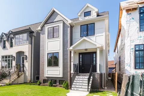 2218 W Oakdale Ave, Chicago, IL 60618