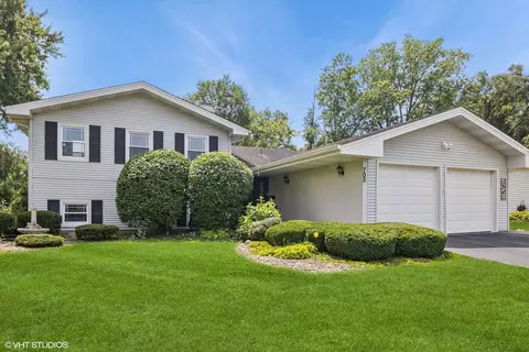 21 W705 Glen Valley Dr, Glen Ellyn, IL 60137