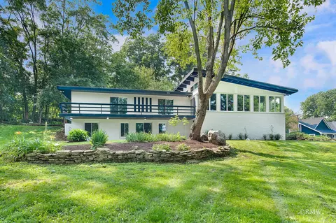 1022 Beau Brummel Dr, Sleepy Hollow, IL 60118