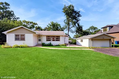 700 Gamble Dr, Lisle, IL 60532