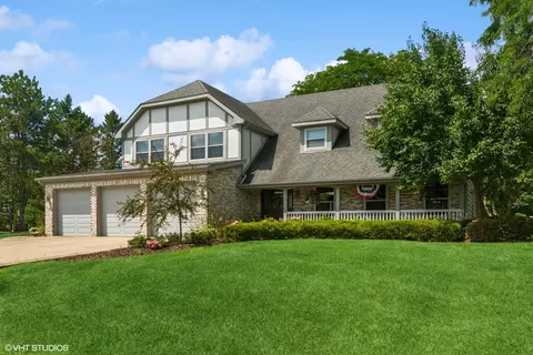 37 Seneca Ave W, Hawthorn Woods, IL 60047