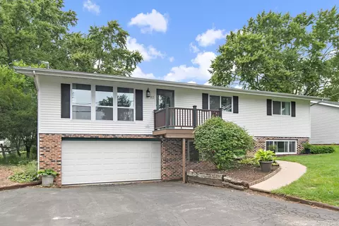 1113 Hilltop Blvd, Mchenry, IL 60050