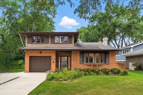 826 S Roosevelt Ave, Arlington Heights, IL 60005