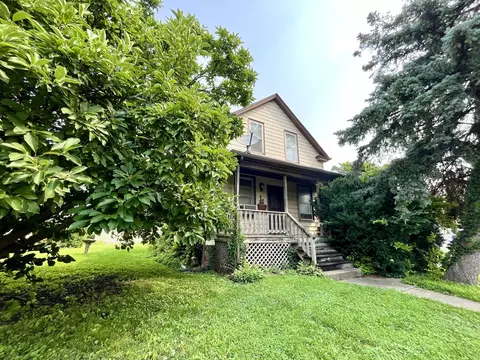 8034 W 42nd St, Lyons, IL 60534
