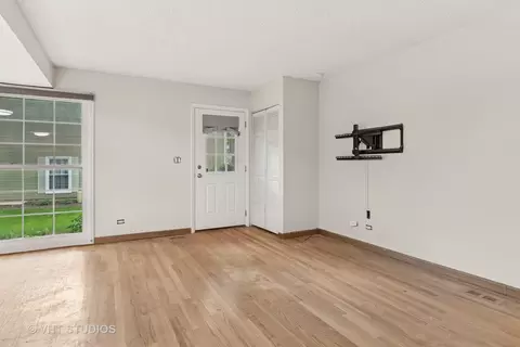 1657 Williamsburg Ct #E, Wheaton, IL 60189 photo 10