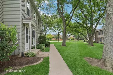 1657 Williamsburg Ct #E, Wheaton, IL 60189 photo 3