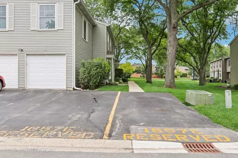 1657 Williamsburg Ct #E, Wheaton, IL 60189 photo 20