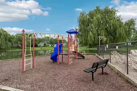 1657 Williamsburg Ct #E, Wheaton, IL 60189 photo 22