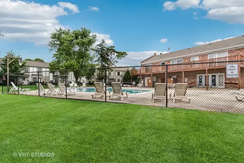 1657 Williamsburg Ct #E, Wheaton, IL 60189 photo 23