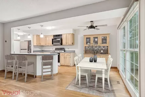 1657 Williamsburg Ct #E, Wheaton, IL 60189 photo 8