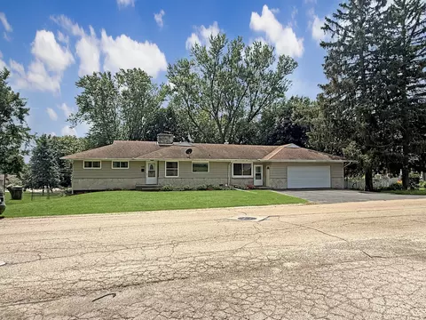 1155 Lacresta Dr, Freeport, IL 61032