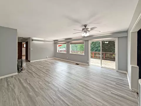 Living - 1155 Lacresta Dr, Freeport, IL 61032 photo 2 of 5
