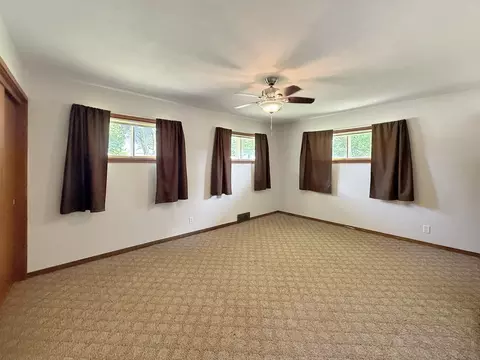 Bedroom - 1155 Lacresta Dr, Freeport, IL 61032 photo 4 of 6