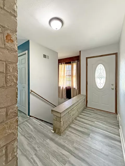 Entry Way - 1155 Lacresta Dr, Freeport, IL 61032 photo 1 of 1