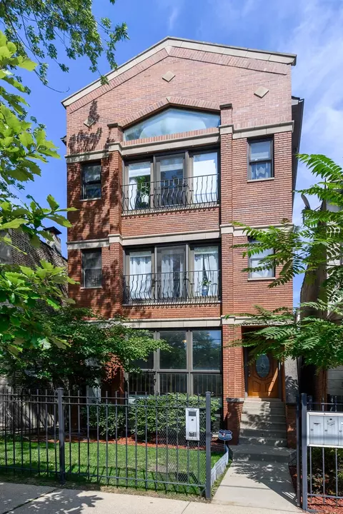 3041 N California Ave #1, Chicago, IL 60618