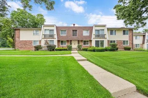 6824 Roberts Dr #5, Woodridge, IL 60517