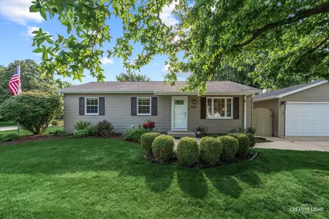 203 Basswood Dr, North Aurora, IL 60542