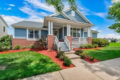 108 Gillett St, Sugar Grove, IL 60554