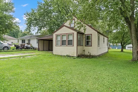 372 E Summer St, Paxton, IL 60957 photo 2