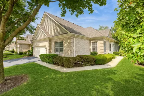 3000 Harrow Gate Dr, Woodstock, IL 60098