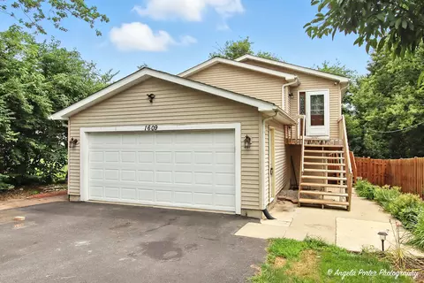 1609 Kenmore Ave, Round Lake Beach, IL 60073