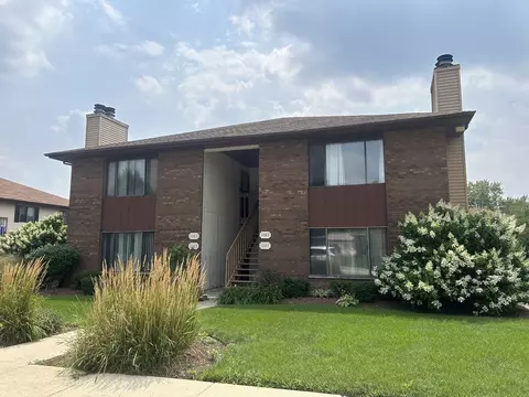 1063 Manchester Ct #1, South Elgin, IL 60177