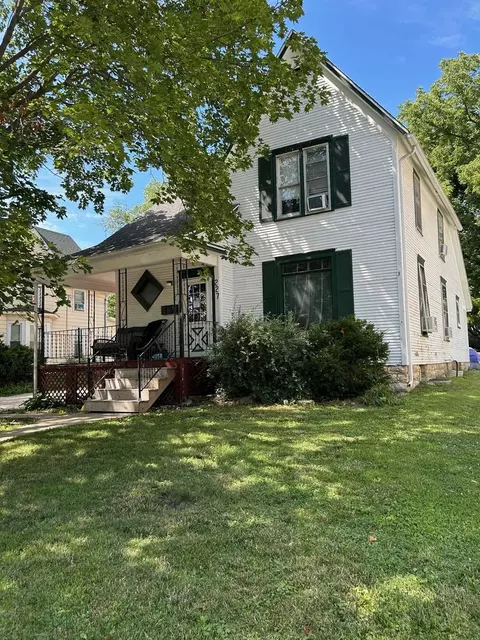 227 W Locust St, Dekalb, IL 60115